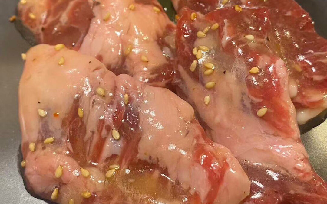 雨がしとしと降り続くこの季節、温かいホルモン焼肉が恋しくなり